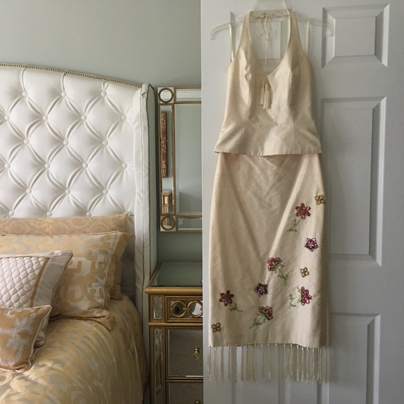 Kelly and Diane Silk Stylish & Sleek Suit - Picture 2 of 16